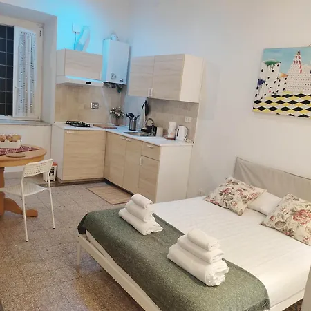 Lägenhet Grazioso Loft Vicino A San Giovanni E Metro C *